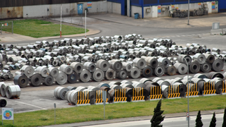 Una de las parcelas de Acerinox en su planta ubicada en Palmones, donde vuelve a aplicarse el ERTE