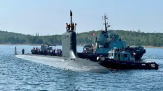 El USS Indiana (i). FOTO - US NAVY