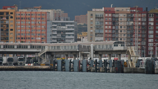 Atraque de uno de los muelles del puerto algecireño