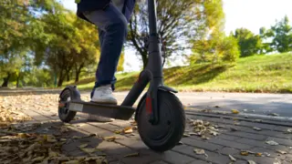 Cada vez es m&aacute;s habitual el uso de patinetes el&eacute;ctricos entre j&oacute;venes, tambi&eacute;n en San Roque