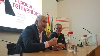 Romay, en primer término, durante su charla en la Cámara de Comercio 