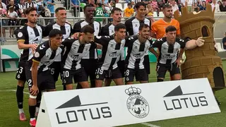 Formación inicial de la Balona en su estreno en la categoría