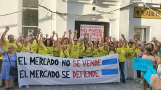 Trabajadores del mercado en la concentraci&oacute;n del 13 de septiembre
