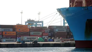 Un buque de Maersk, atracado en el puerto algecireño