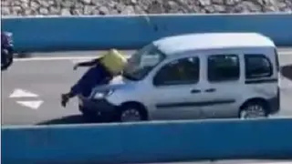 El motorista fue arrastrado durante varios metros