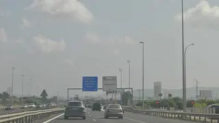 Retenciones en la A-7 tras el vuelco de un cami&oacute;n a la altura del kil&oacute;metro 1114, en sentido San Roque