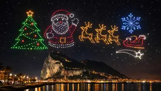 Recreaci&oacute;n con inteligencia artificial del espect&aacute;culo de drones navide&ntilde;o que iluminar&aacute; el cielo de La L&iacute;nea el pr&oacute;ximo lunes