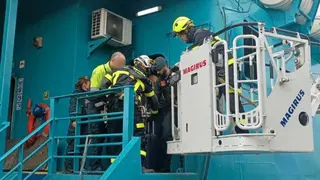 Mientras dure la incidencia, la terminal de pasajeros del Puerto de Tarifa permanece completa y la Autoridad Portuaria ha restringido el acceso a nuevas entradas