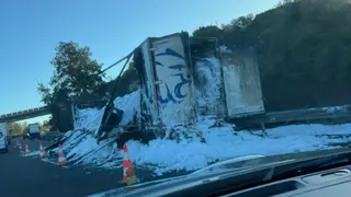 Cami&oacute;n incendiado en la A7 altura del Higuer&oacute;n