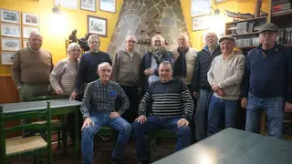 Representantes de las pe&ntilde;as flamencas comarcales durante la reuni&oacute;n celebrada en la sede linense.