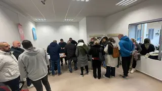 Imagen del inicio de la venta de abonos para el COAC 2026 en el Teatro Florida de Algeciras.