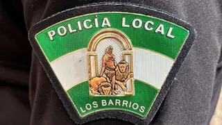 Seg&uacute;n fuentes policiales, uno de los identificados reaccion&oacute; de forma violenta ante las indicaciones, llegando a arremeter contra los agentes y causando lesiones leves a uno de ellos