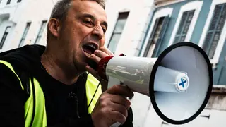 MANIFESTANTES MARCHAN HACIA EL N&Uacute;MERO 6 POR PREOCUPACIONES SOBRE EL TRATADO_01