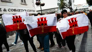 MANIFESTANTES MARCHAN HACIA EL N&Uacute;MERO 6 POR PREOCUPACIONES SOBRE EL TRATADO_03