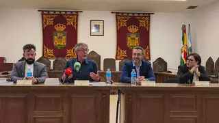 Presentaci&oacute;n del libro de Gianni Palumbo sobre el naufragio del vapor &lsquo;Utopia&rsquo; en el Sal&oacute;n de Plenos del Ayuntamiento de La L&iacute;nea - FOTO: Luc&iacute;a Becerra