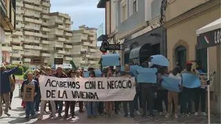 Manifestaci&oacute;n de la FLAVI en La L&iacute;nea en defensa del derecho a la vivienda, en 2025 - FOTO: Luc&iacute;a Becerra
