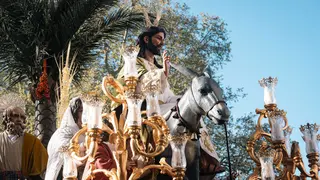 La Borriquita inaugura el Domingo de Ramos con un recorrido lleno de ambiente en Algeciras - FOTO: FJ Ben&iacute;tez
