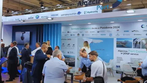 Una delegaci&oacute;n del Puerto de Algeciras en la pasada feria de Posidonia. FOTO: APBA