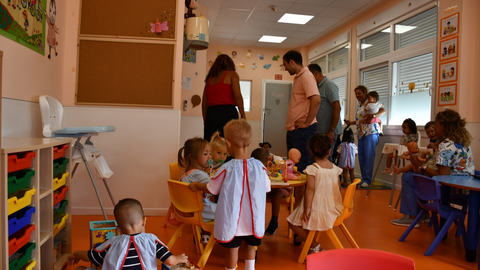 Los m&aacute;s peque&ntilde;os han iniciado este lunes su regreso a las aulas de San Roque.