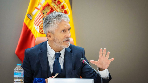 El ministro Fernando Grande - Marlaska, durante una conferencia de prensa. FOTO: Ministerio del Interior.