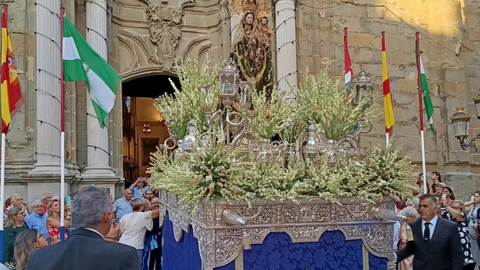 La Virgen de La Luz, aut&eacute;ntica protagonista de la jornada de este domingo en la localidad tarife&ntilde;a.