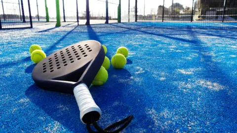 Los seguidores al deporte del pádel en La Línea tendrán más opciones para disputar sus partidos