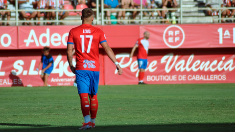 Álvaro Leiva fue uno de los pocos jugadores que creó peligro sobre el portal marbellí en un partido para olvidar de los de casa. 