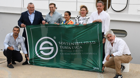 La bandera S de la sostenibilidad ya ondea en el Puerto de Sotogrande