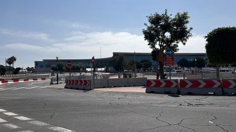 La tensión y la incertidumbre era palpable en las inmediaciones del aeropuerto gibraltareño 