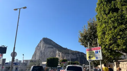 El ejecutivo brit&aacute;nico asegura que la aeronave espa&ntilde;ola sobrevol&oacute; su espacio a&eacute;reo