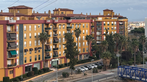 Acusado de estafa por la venta a nueve compradores de viviendas en una urbanización de Algeciras que ni eran de su propiedad y que además no estaban libres de cargas fiscales