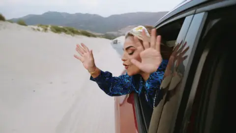 Tatiana Delalvz, en pleno corazón de la costa tarifeña