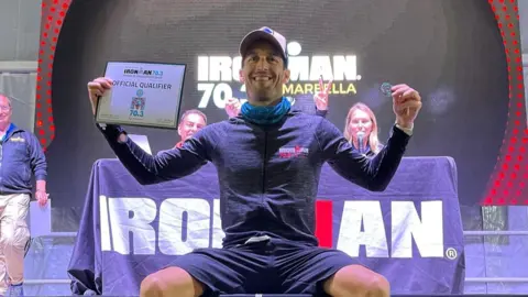 &Oacute;scar D&iacute;az celebra su billete para el mundial que el pr&oacute;ximo a&ntilde;o se celebrar&aacute; en Espa&ntilde;a