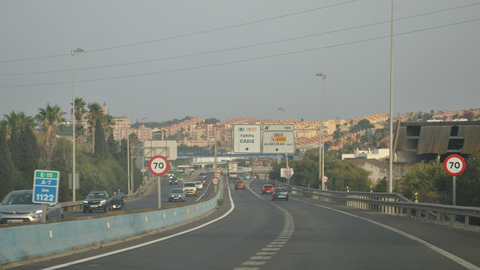 Sólo por la derecha; la A7, en el desvío hacia Los Pastores