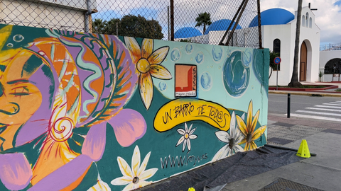 Alumnos del Caetaria decoran el exterior del centro educativo con mensajes personales 1