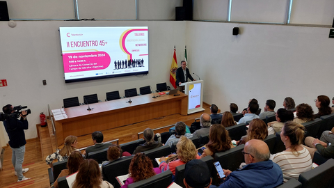 Más de un centenar de personas, en la jornada celebrada en la Cámara de Comercio