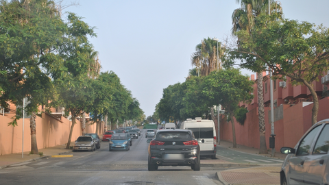 La avenida principal de Sotorebolo que enlaza con la rotonda de Los Pastores