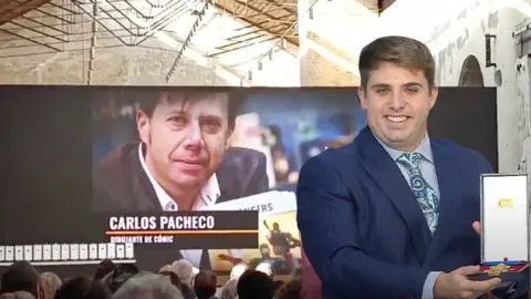 Su hijo ha sido el encargado de recoger este reconocimiento a t&iacute;tulo p&oacute;stumo para el sanroque&ntilde;o