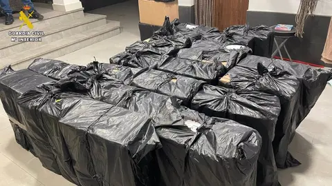 29/11/2024 Cajetillas de tabaco de contrabando incautadas en una 'guarder&iacute;a' de La L&iacute;nea de la Concepci&oacute;n (C&aacute;diz).
SOCIEDAD 
GUARDIA CIVIL DE ALGECIRAS