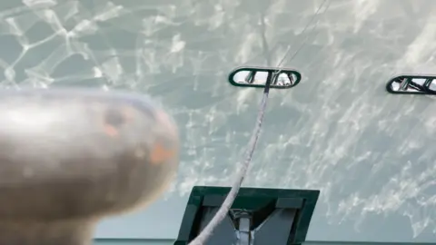Barcos amarrados por culpa del temporal en la zona del Estrecho