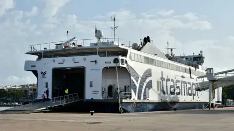 El buque `Chenega&acute;es el elegido para dar cobertura a esta ruta en el Estrecho. FOTO: Transmapi