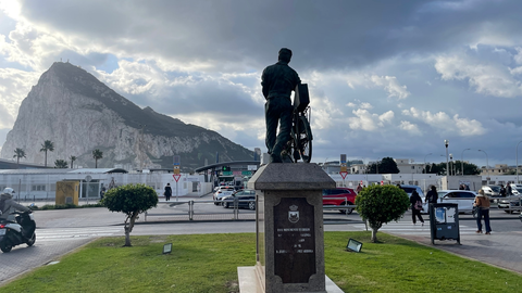 El recuerdo a los trabajadores transfronterizos preside la entrada a Gibraltar 