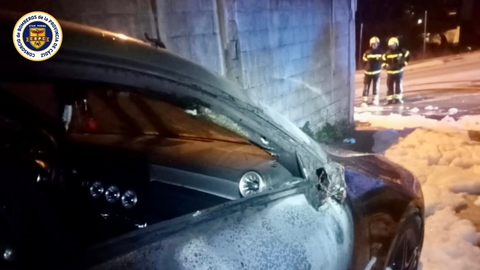 Así quedó uno de los vehículos afectados
