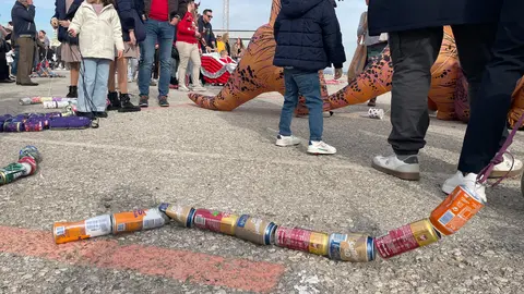 Arrastre de latas en Algeciras