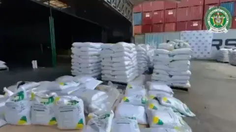 Parte de la droga incautada en el puerto colombiano. FOTO - Polic&iacute;a de Colombia
