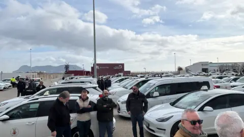 Concentración de protesta de taxistas23