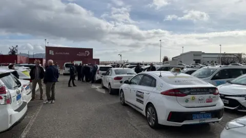 Concentración de protesta de taxistas26