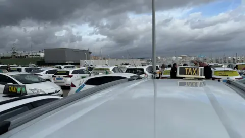 Concentración de protesta de taxistas13