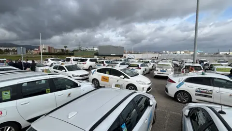 Concentración de protesta de taxistas14