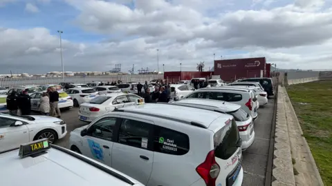 Concentración de protesta de taxistas16
